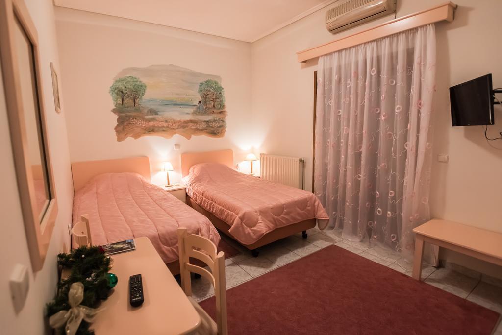 Artemis Hotel Karpenisi Room photo
