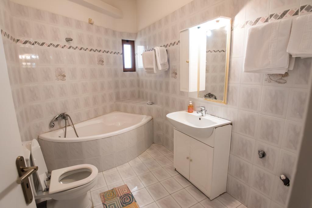 Artemis Hotel Karpenisi Room photo