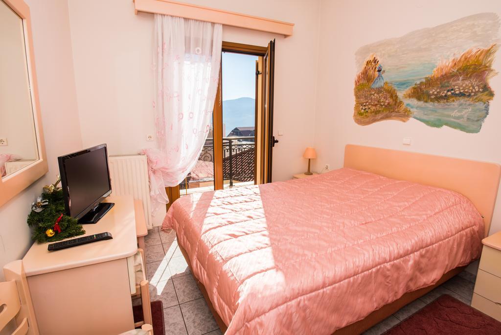 Artemis Hotel Karpenisi Room photo