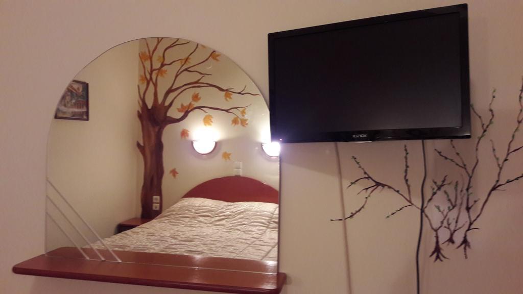 Artemis Hotel Karpenisi Exterior photo